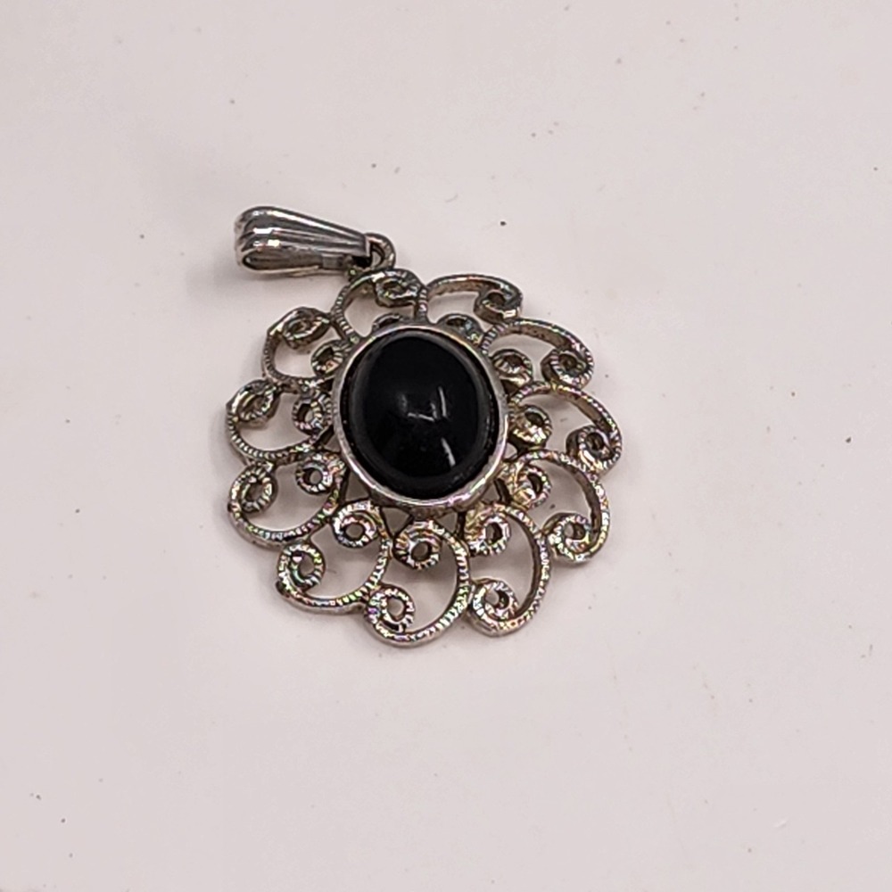Amway Signed Black Cabochon Filigree Flower Pendant Silver Tone Ornate Gothic